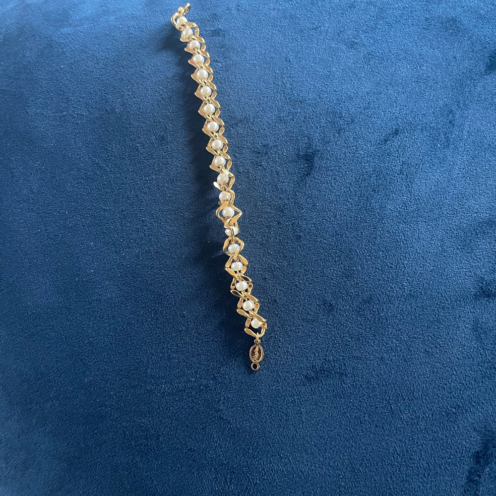 Napier Vintage Bracelet Beautiful 7”L likeNew can wear for any gold with pearls - Picture 3 of 3
